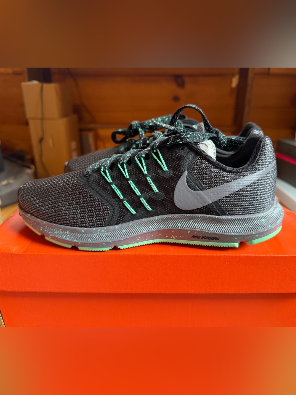 Nike Women’s Run Swift SE - Black Sneakers with Mint Accent and Speckled Midsole